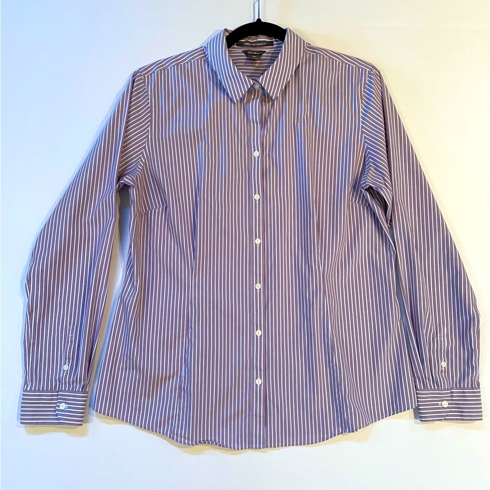 Eddie Bauer wrinkle free button down blouse. Size L. Dusty rose/white/grey.